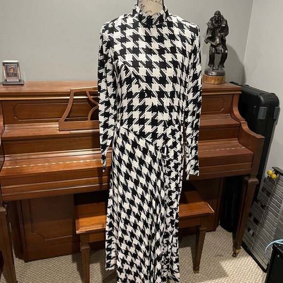 Ann Taylor Dresses & Skirts - Ann Taylor houndstooth dress size 6 NWT